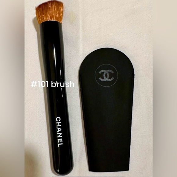 NEW CHANEL N°101 2-in-1 Fluid/Powder Foundation Brush with cover for On The Go - Picture 1 of 5
